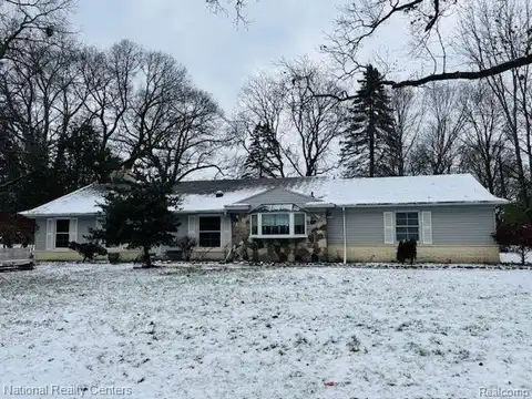 2460 Ogden Drive, West Bloomfield, MI 48323