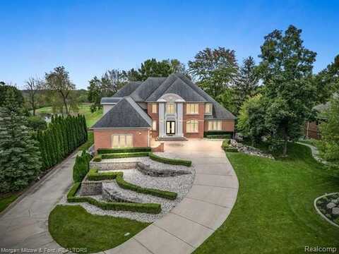 5003 Rockaway Lane, Clarkston, MI 48348