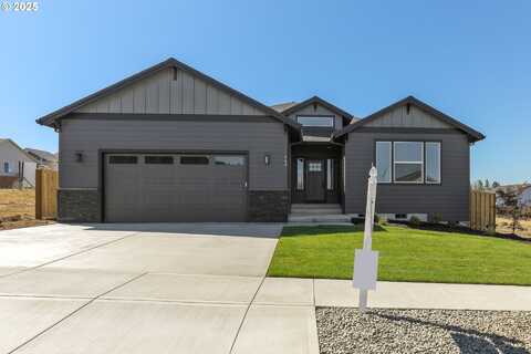 744 NE Trillium DR, Estacada, OR 97023
