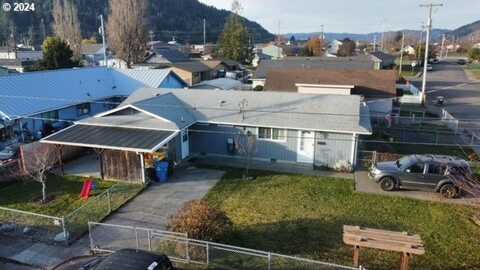 907/909 GREENWOOD AVE, Reedsport, OR 97467