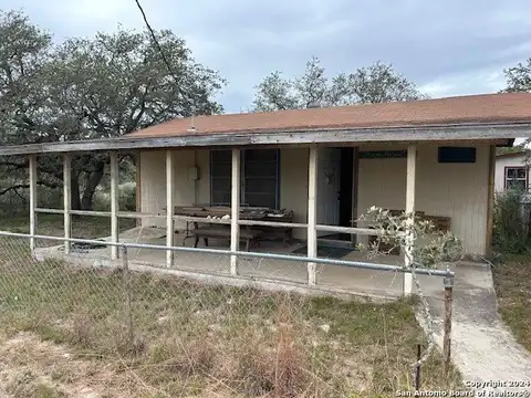 1331 Private Road 2415, Uvalde, TX 78801