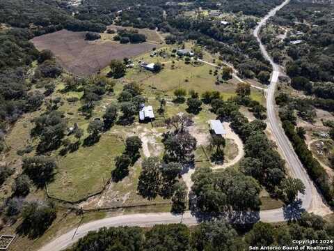 337 OAKRIDGE LN, Pipe Creek, TX 78063