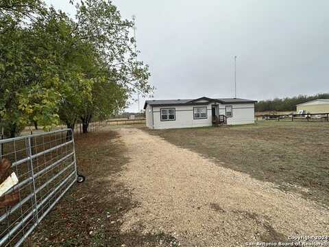 402 FREE TIMBER LN, Stockdale, TX 78160