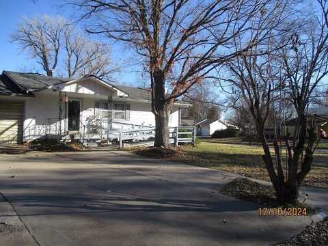 400 Highland Ave, Newton, KS 67114