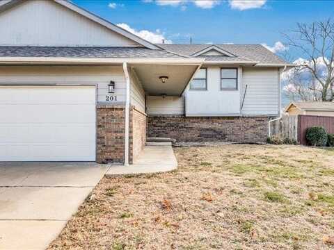 201 E Tall Tree Rd, Derby, KS 67037