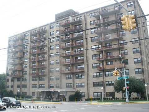 1000 Clove Road, Staten Island, NY 10301