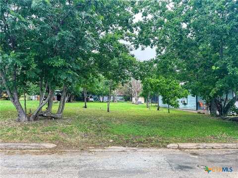 608 Lamar Street, Luling, TX 78648