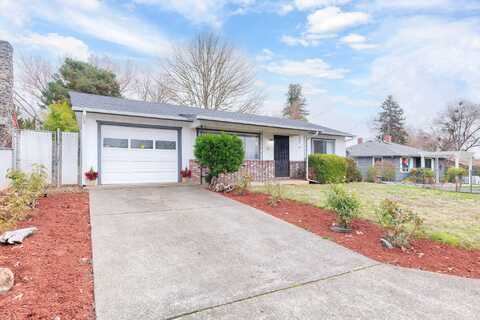 795 NE 12th Street, Grants Pass, OR 97526