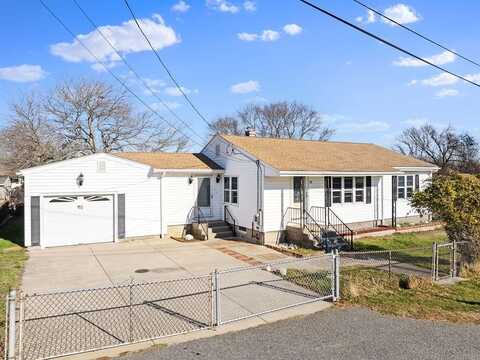 24 Hudson Street, Tiverton, RI 02878