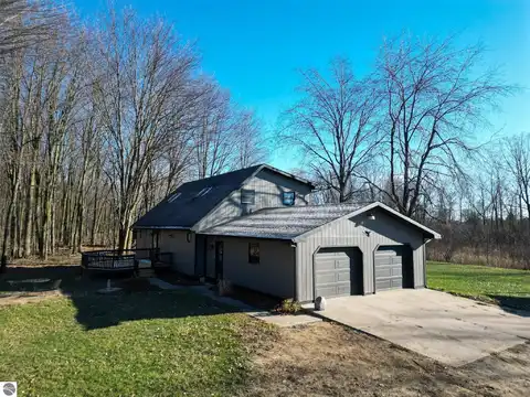 5636 W Fillmore Road, Ithaca, MI 48847