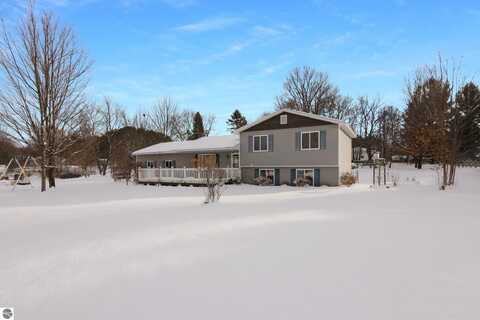 4227 Weatherby Lane, Traverse City, MI 49685