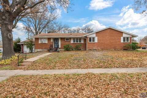 2900 SW Hillcrest RD, Topeka, KS 66614