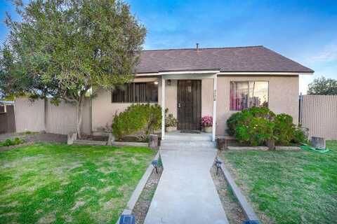 1174 S 1st Avenue, Dinuba, CA 93618