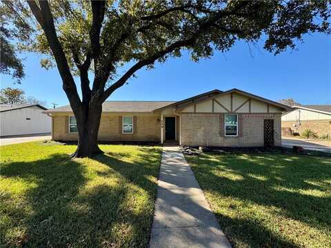 209 Travis Lane, Hewitt, TX 76643