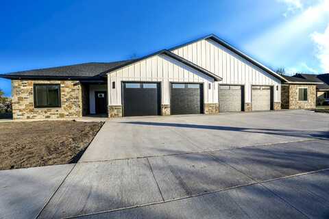 2708 Oakwood Lane, Aberdeen, SD 57401