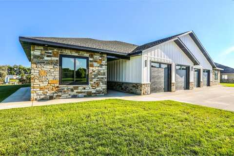 2714 Oakwood Lane, Aberdeen, SD 57401