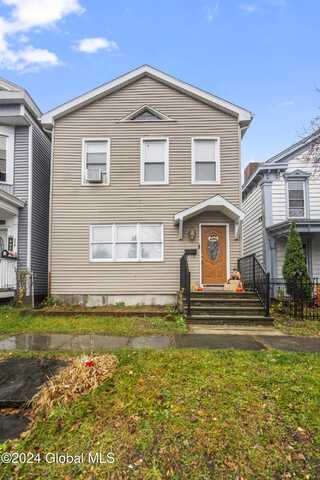 592 5th Avenue, Troy, NY 12182