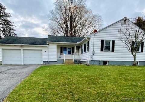 682 Campus Avenue, Hollsopple, PA 15935