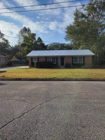 2111 Aberdeen Road, Dothan, AL 36301