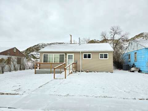 823 Dove St, Glendive, MT 59330