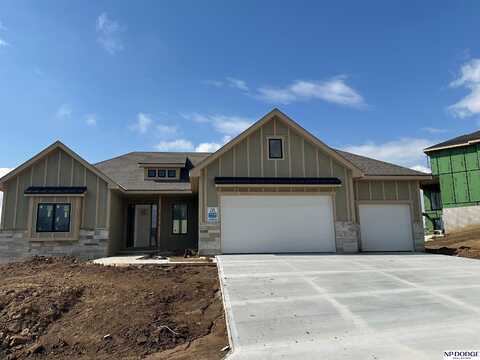 10011 Laramie Street, Papillion, NE 68046