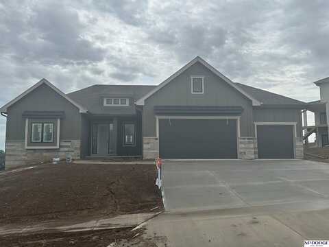10011 Laramie Street, Papillion, NE 68046