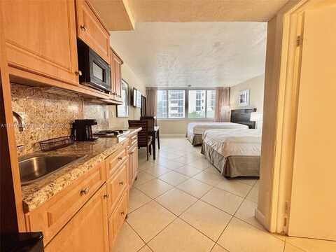 19201 Collins Ave, Sunny Isles Beach, FL 33160