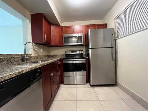 3700 NW 21st St, Lauderdale Lakes, FL 33311