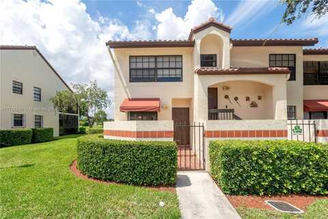 201 Freedom Ct, Deerfield Beach, FL 33442