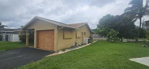 6605 NW 77th St, Tamarac, FL 33321