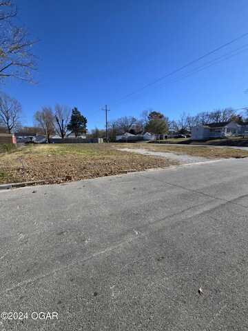 2009 E 4th Street, Joplin, MO 64801