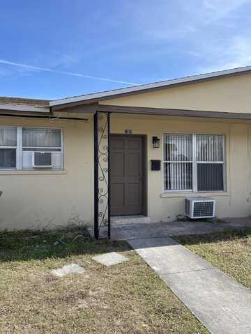 207 8th Street, Lake Park, FL 33403