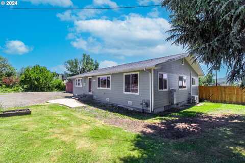 250 COOS BAY WAGON RD, Roseburg, OR 97471