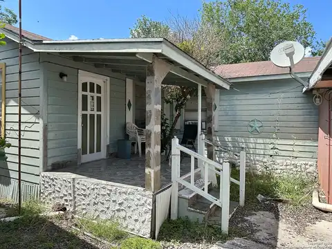 Calle Hidalgo, THREE RIVERS, TX 78071