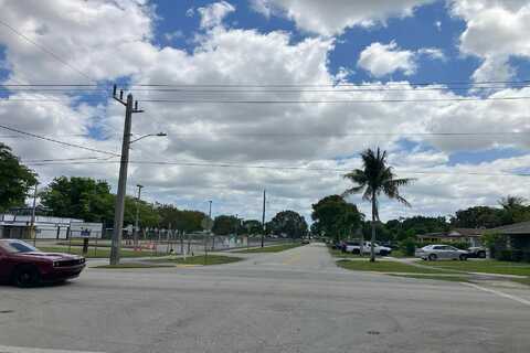 14Th, LAUDERHILL, FL 33313