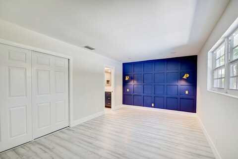 27Th, BOYNTON BEACH, FL 33435