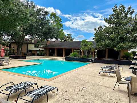 Bering, HOUSTON, TX 77057