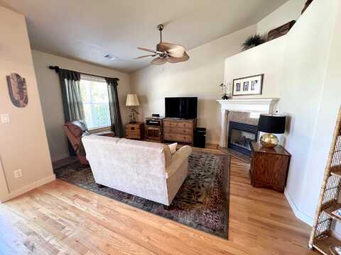 Cedarwood, EAGLE POINT, OR 97524
