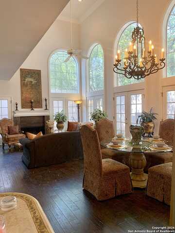 Rue Charles, SAN ANTONIO, TX 78217