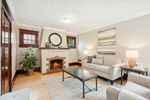 Earl, SAINT PAUL, MN 55106