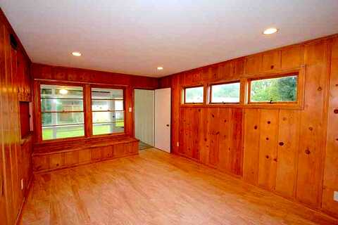 Knotty Pine, ORANGE, TX 77630
