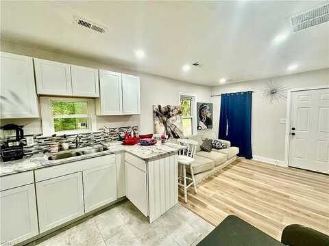 10Th, SUFFOLK, VA 23434