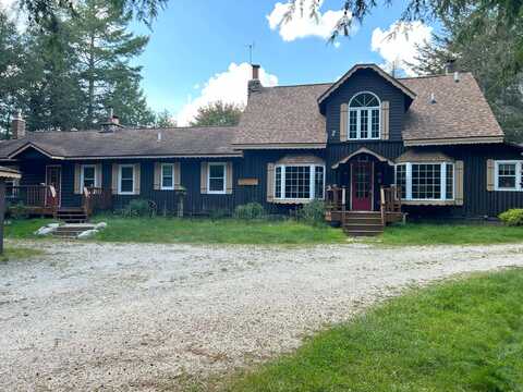 Rustic Ln, Eagle River, WI 54521