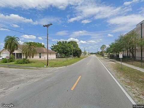 Towles Garden Circle, Fort Myers, FL 33916