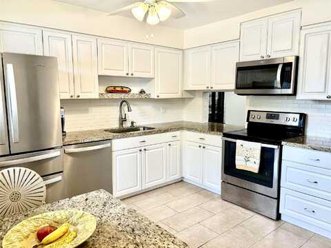 Briarwood Cir, Hollywood, FL 33024