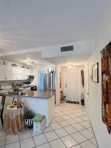 Hillcrest Ct, Hollywood, FL 33021