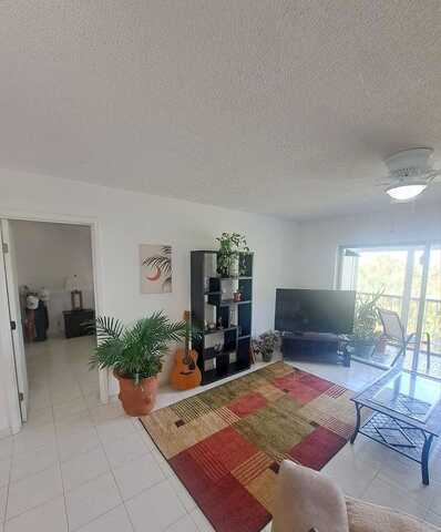 Hillcrest Court, Hollywood, FL 33021