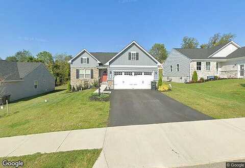 Olivia Dr, Monaca, PA 15061