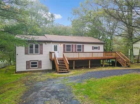 W Pine Ridge Drive, Bushkill, PA 18324