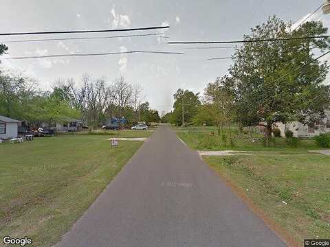 E Crockett St, De Kalb, TX 75559